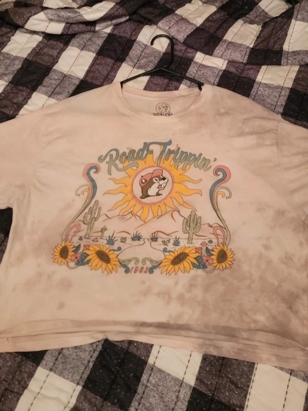Buc-ee's "Road Trippin'" Tie-Dye Cropped Graphic Tee Shirt